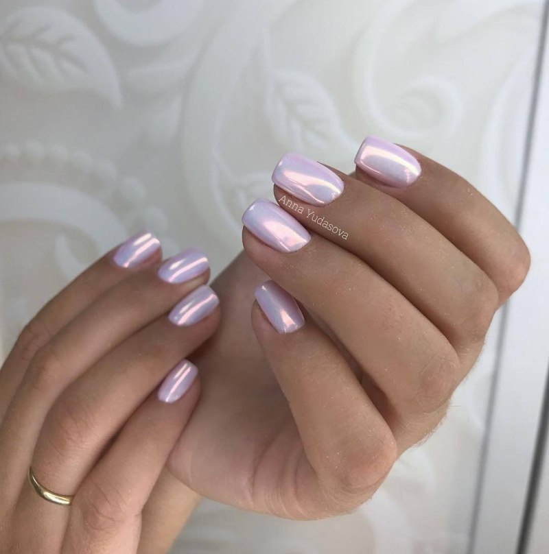 Бежевый маникюр с втиркой