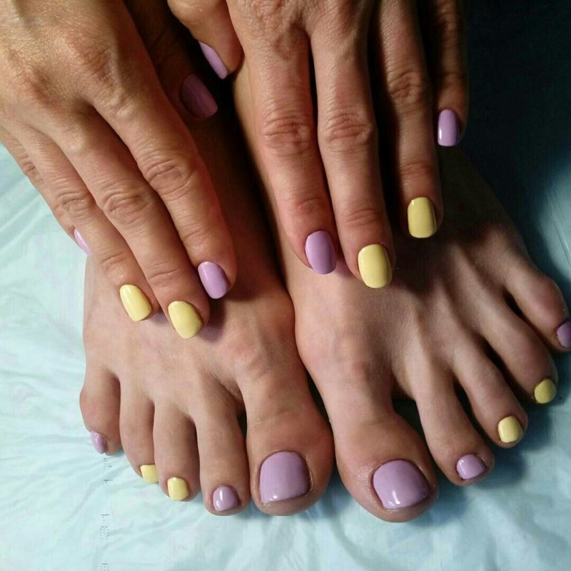 Педикюр однотонный