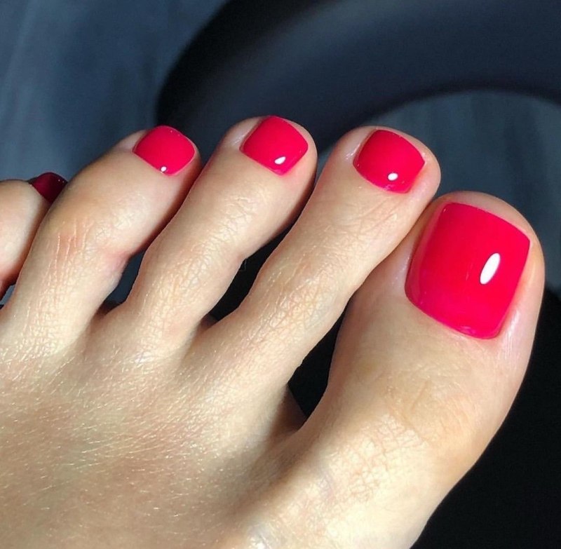 Салатовый педикюр