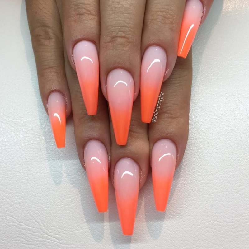 Оранжевый маникюр на длинные ногти острые
