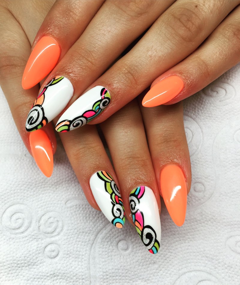 Оранжевый маникюр на длинные ногти