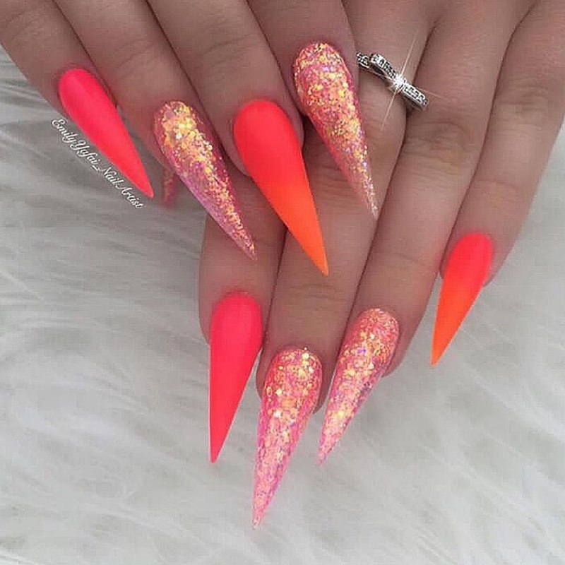 Оранжевые ногти длинные острые