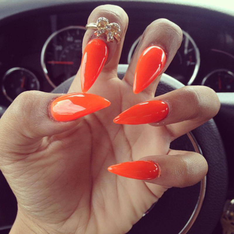 Оранжевые ногти миндаль 2022