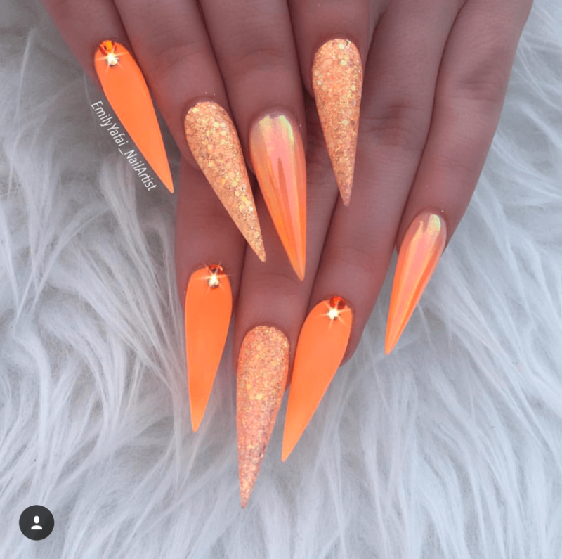 Маникюр оранж с серебром