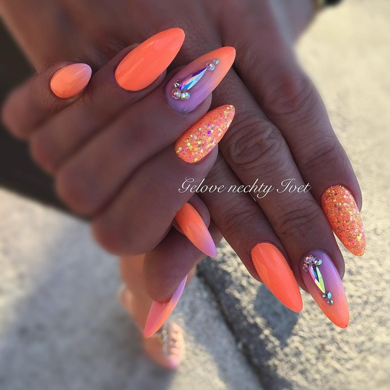 Ногти оранжевые яркие длинные