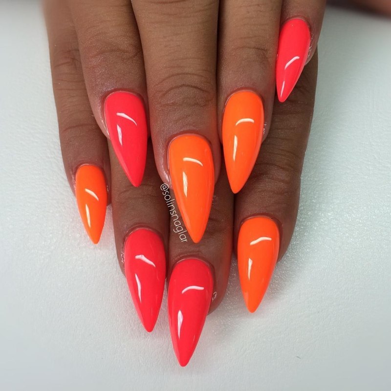 Оранжевый острый маникюр