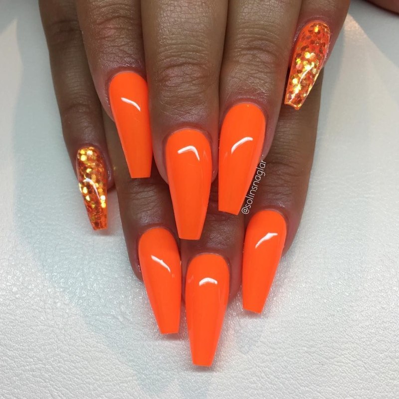 Оранжевые нарощенные ногти