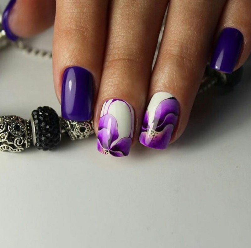 Сиреневые ногти