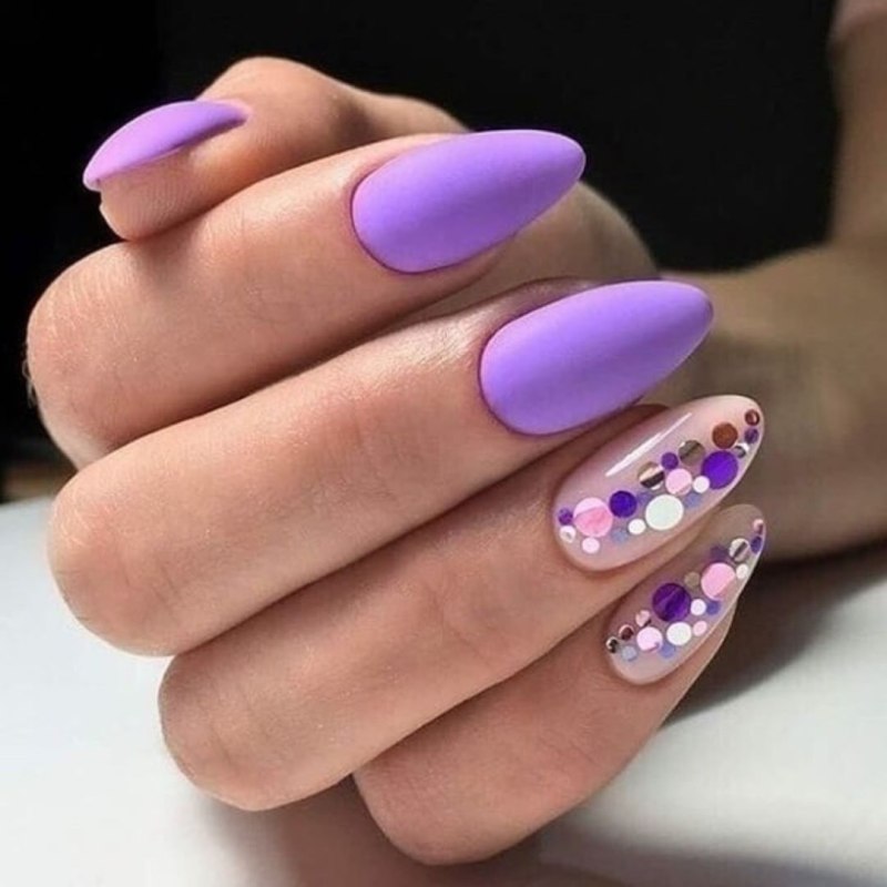 Сиреневый маникюр