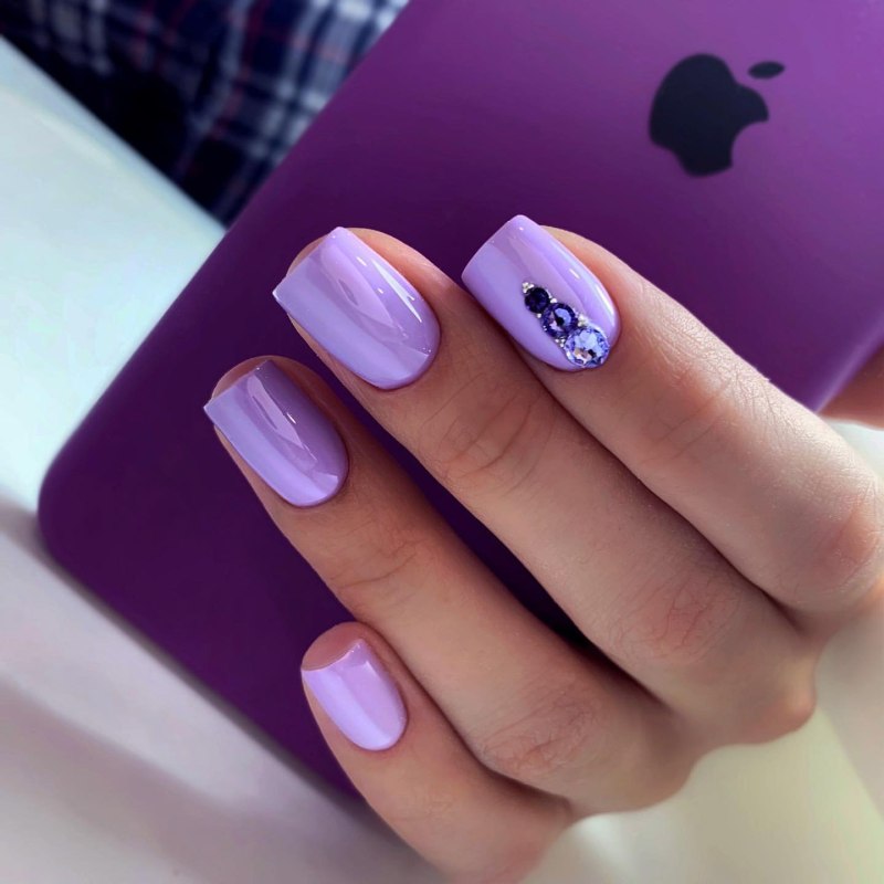 Маникюр в пепельных тонах