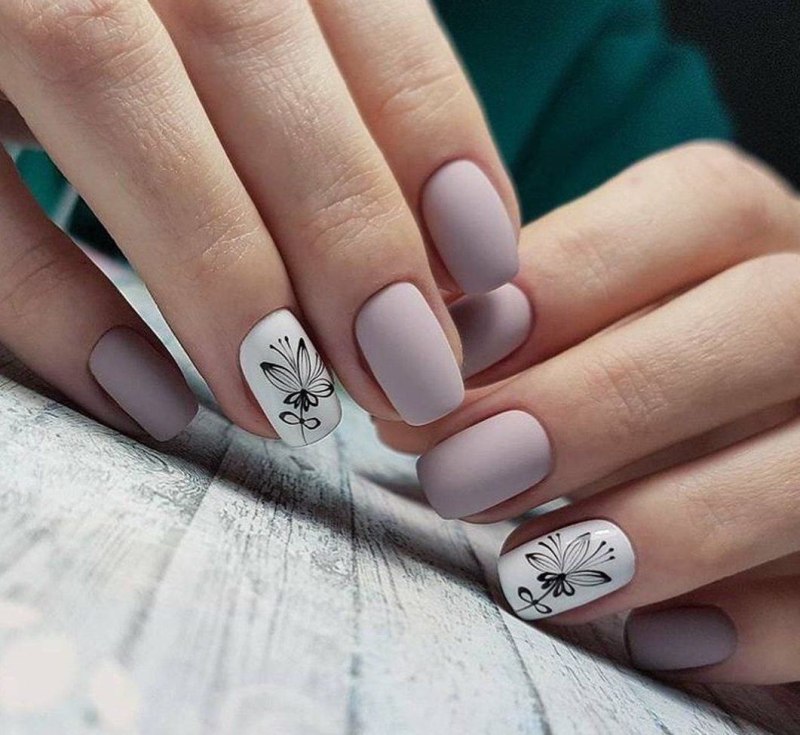 Маникюр розовый геометрия