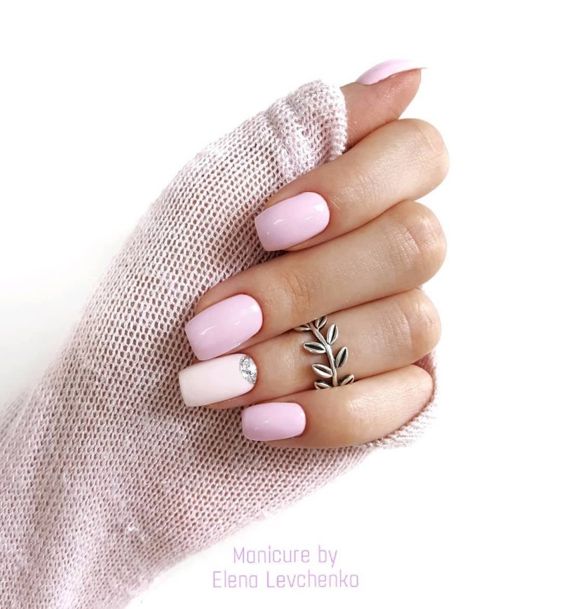 Ногти светло розовые