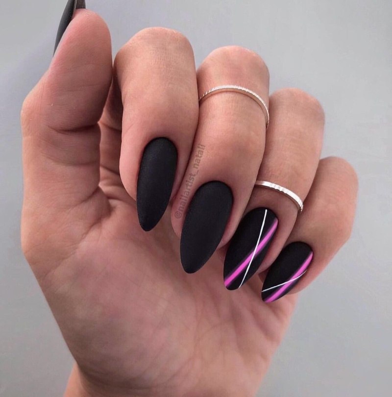 Маникюр на длинные ногти миндалевидной темных оттенков матовые