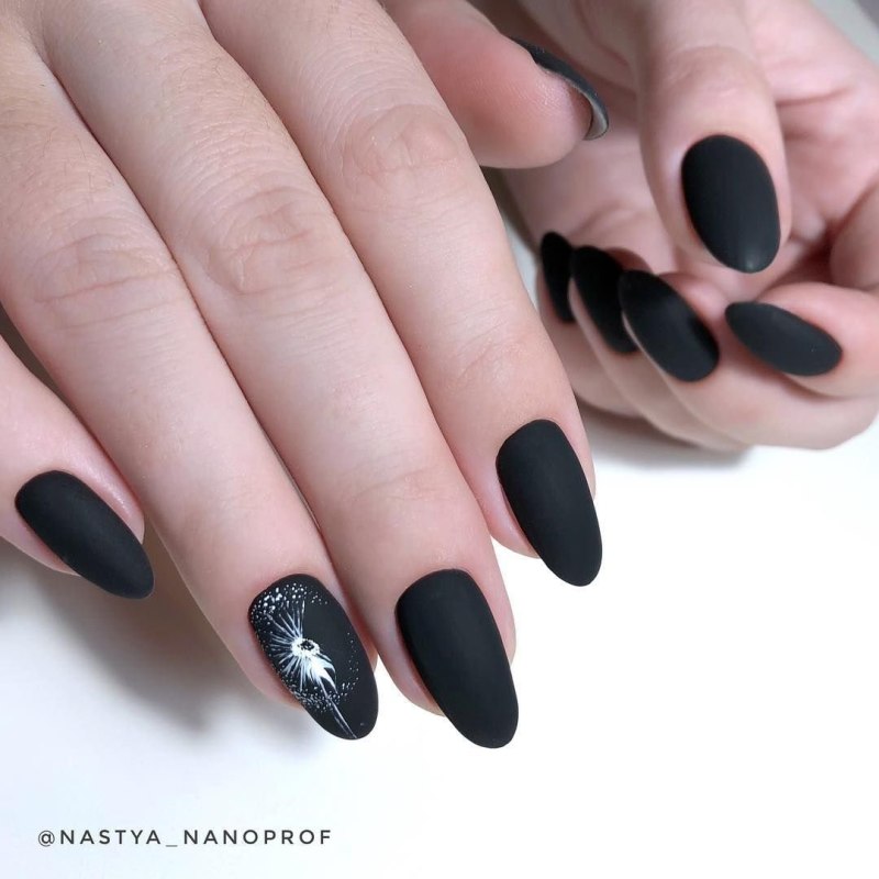 Маникюр Ривердейл миндаль