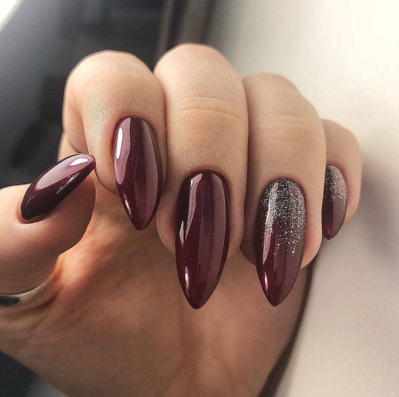 Ногти миндаль 2021 темные матовые