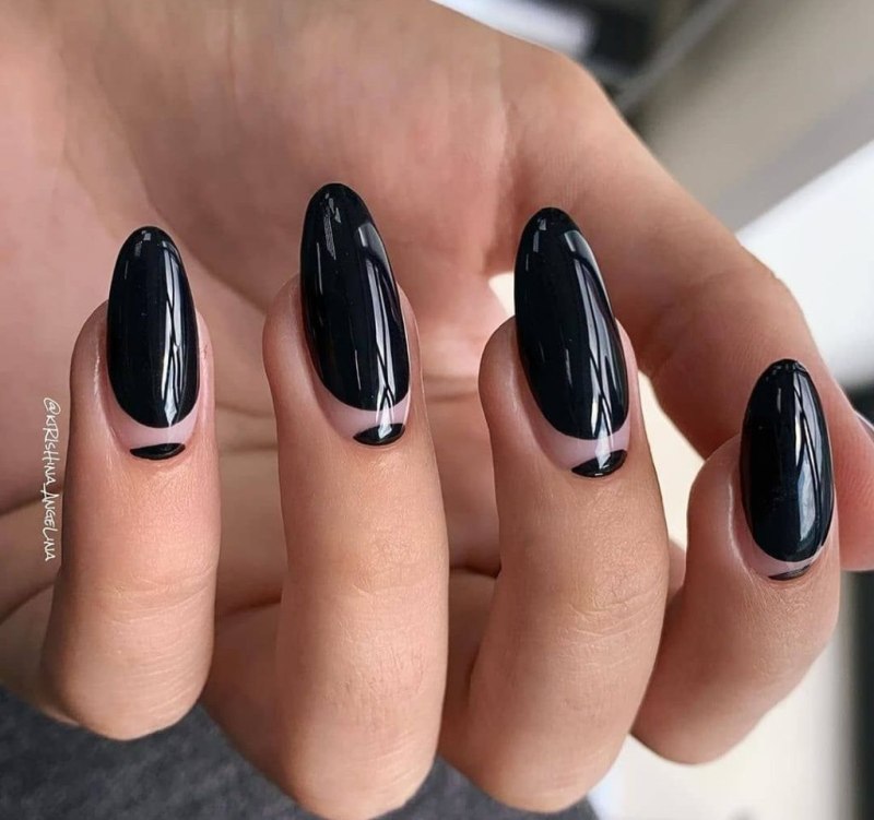 Маникюр 2022 миндаль черный