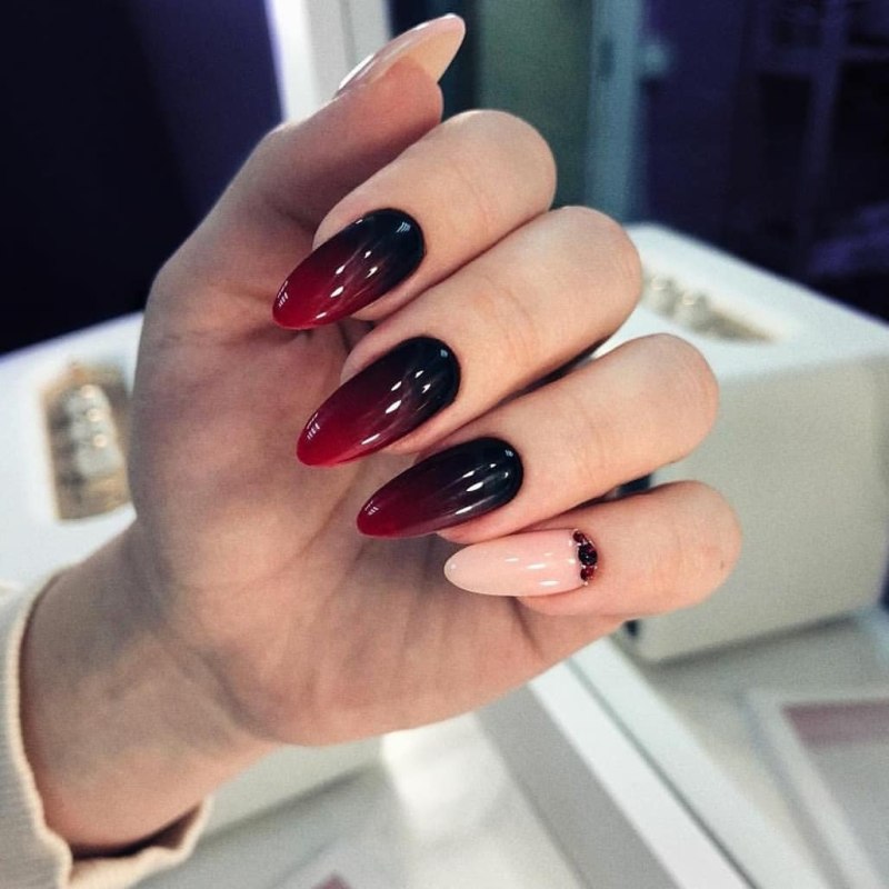 Коричневый маникюр