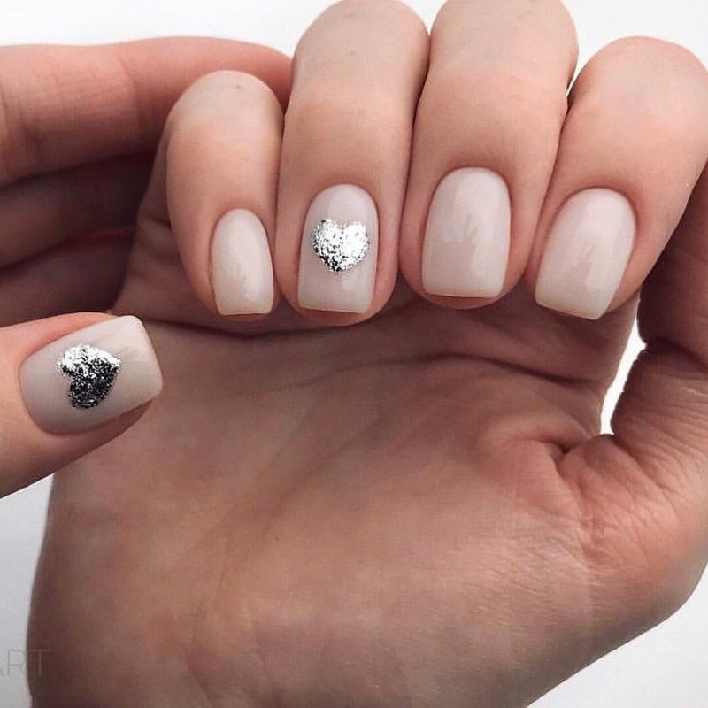 Маникюр в пастельных тонах