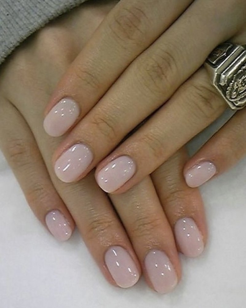 Нежный маникюр для девушки