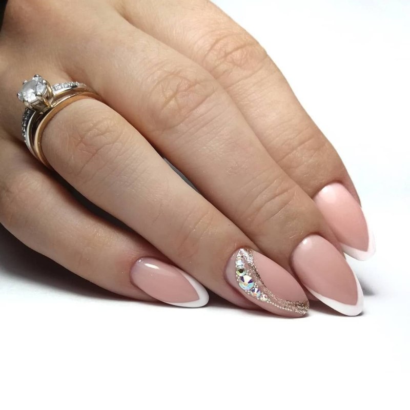 Французский маникюр миндаль миндалевидные