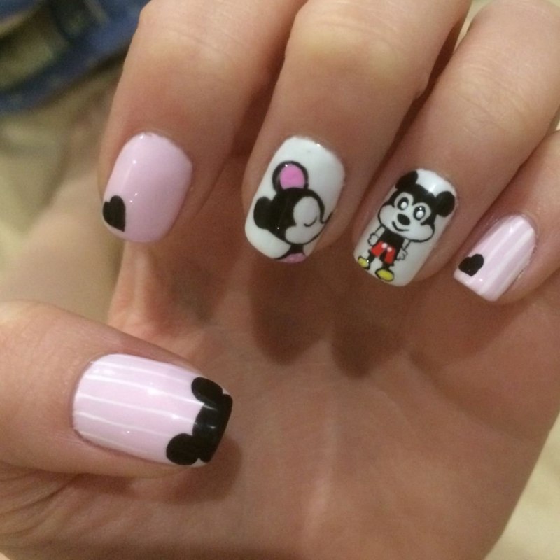 Маникюр с Микки Маусом