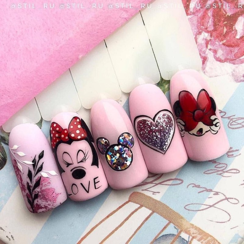Маникюр Микки Маус
