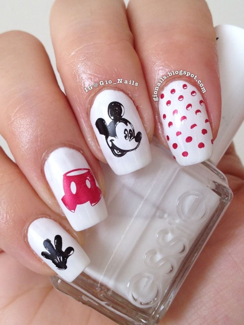 Маникюр Микки Маус
