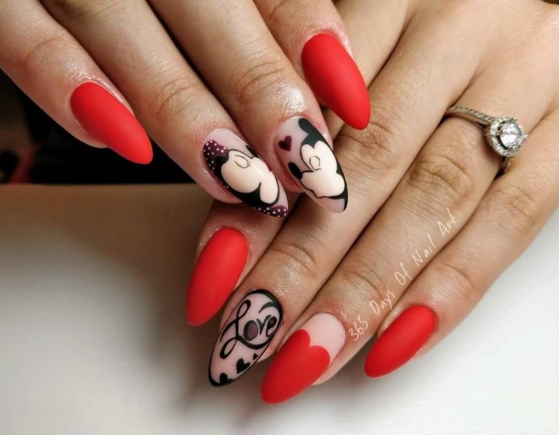 Маникюр Микки Маус