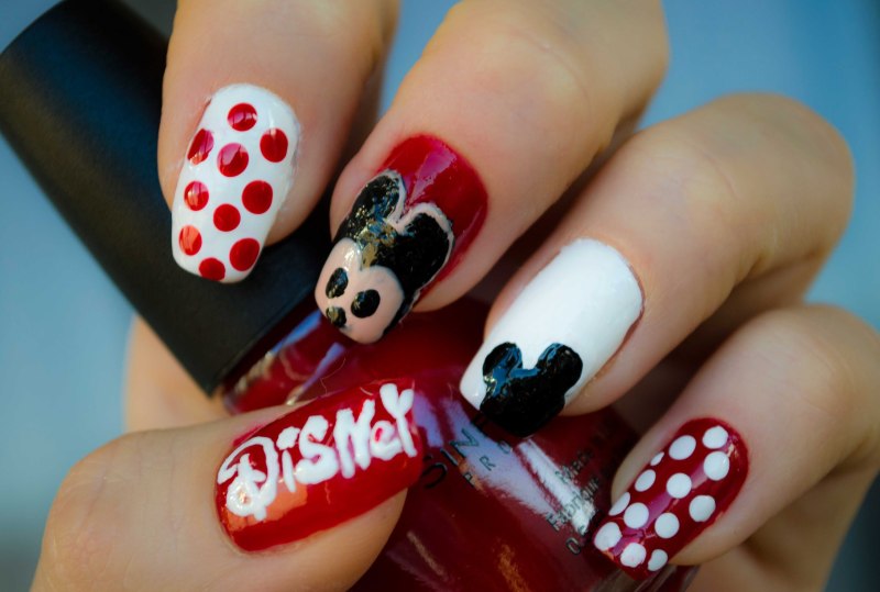 Маникюр с Микки и Минни