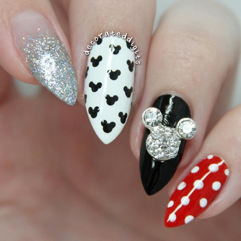 Маникюр Микки Маус