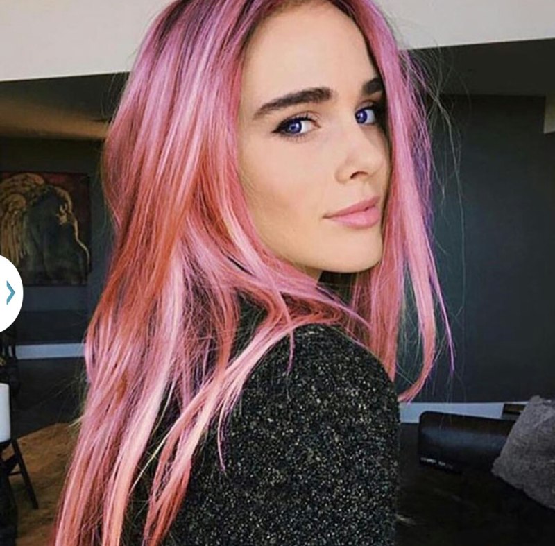 Розовые волосы прямые