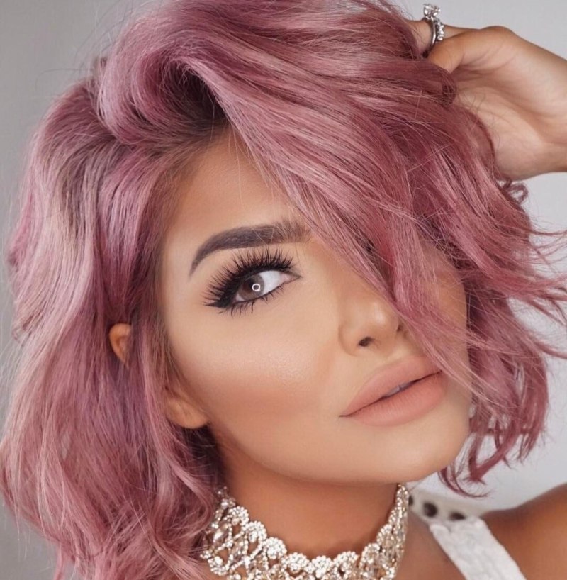 Рита Ора в парике