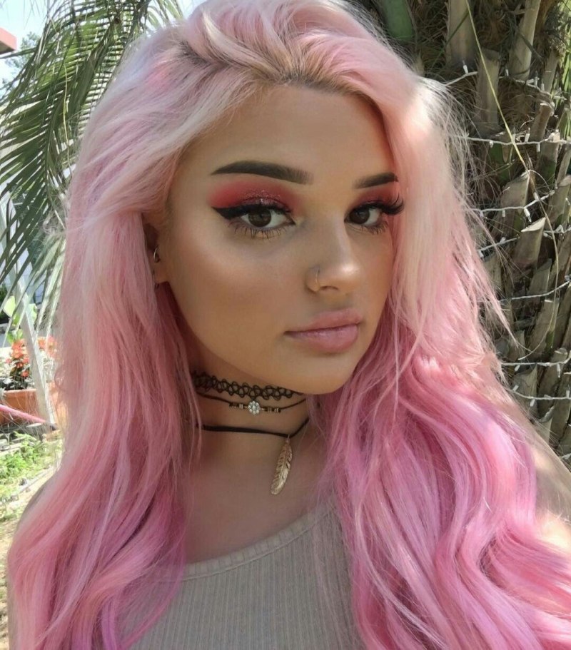 Ярко розовые волосы