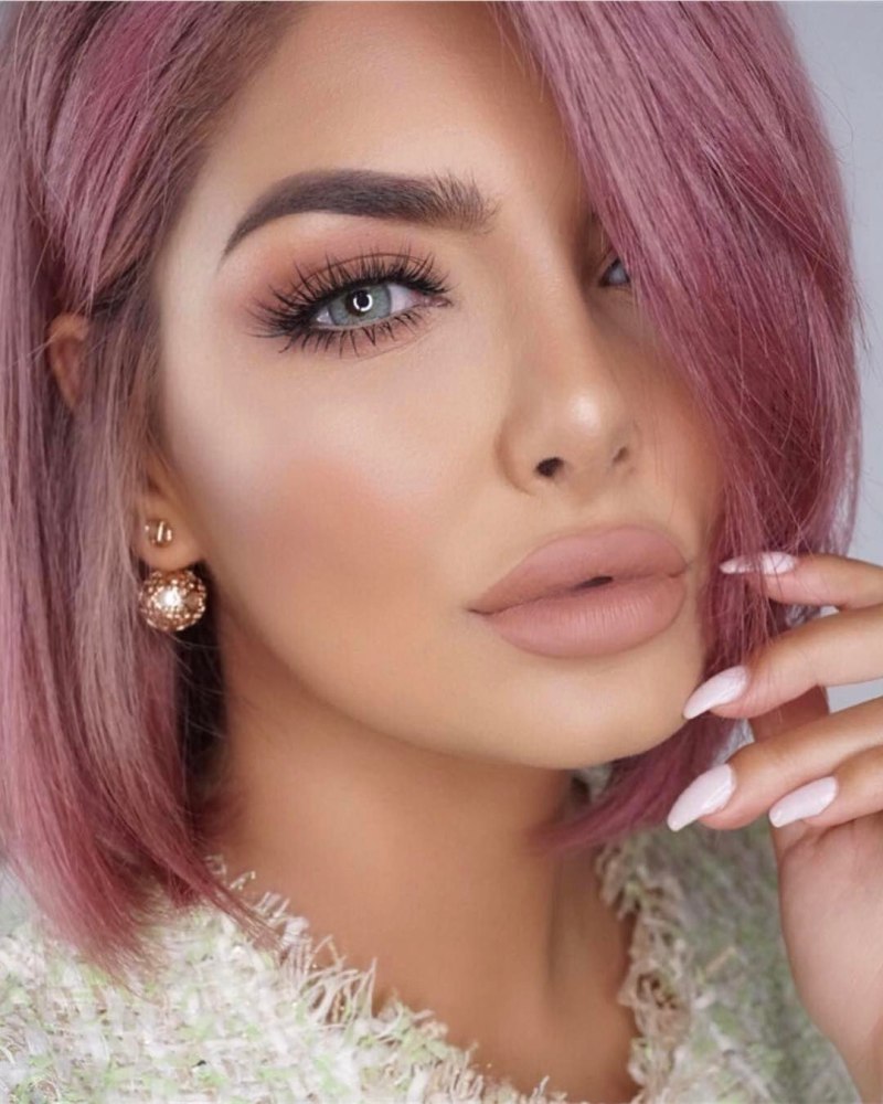 Ариана Гранде с крашеными волосами