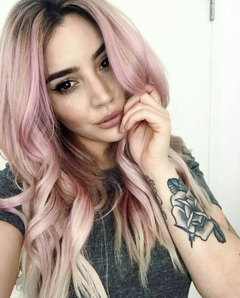 Даяна Кранк розовые волосы