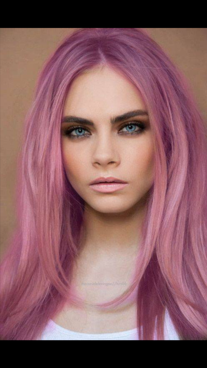 Розовые волосы