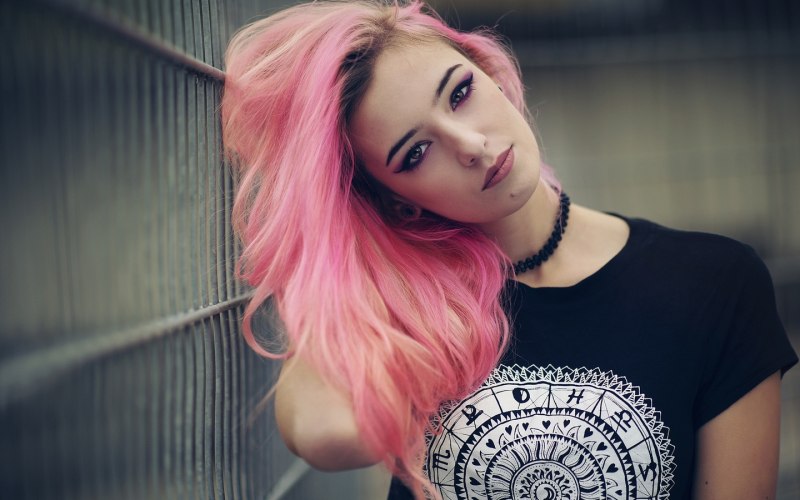 Пепельно розовые волосы