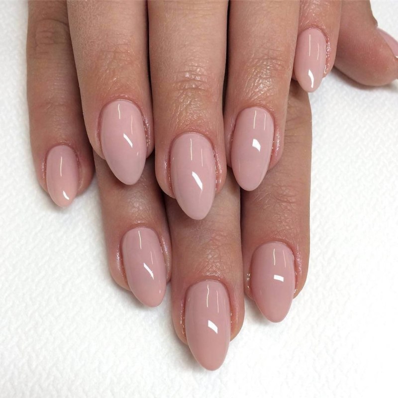 Ногти светлые тона