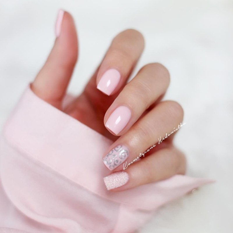 Темный беж и нюд маникюр