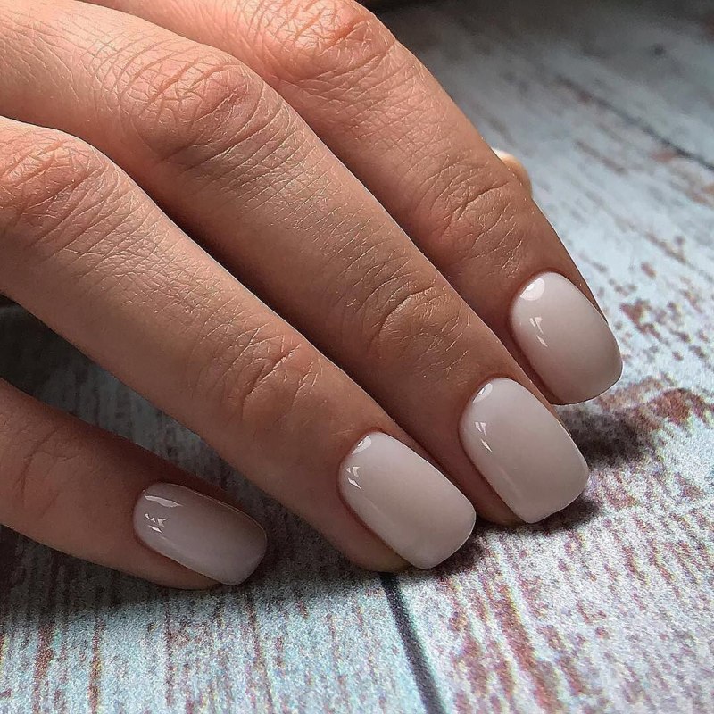 Естественный маникюр на короткие ногти