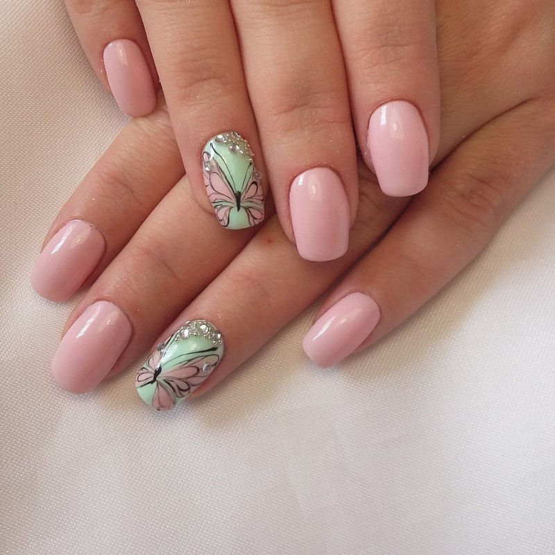 Маникюр с бабочками