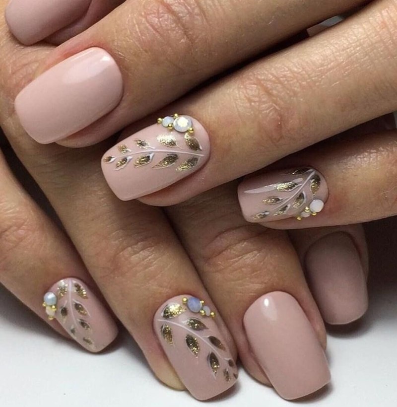 Бежевый маникюр