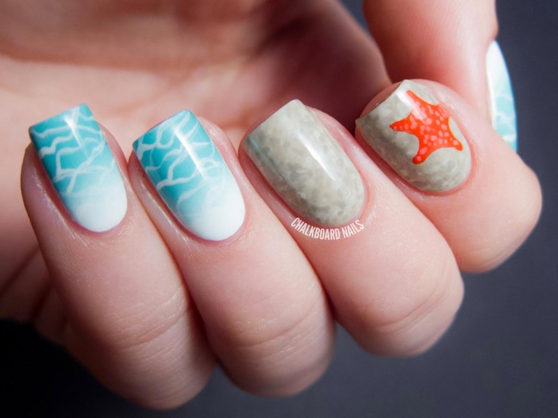 Кислотный маникюр на море