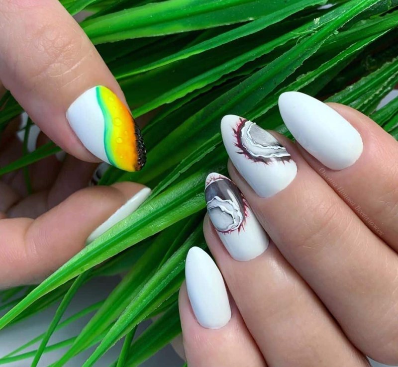 Ногти морская волна