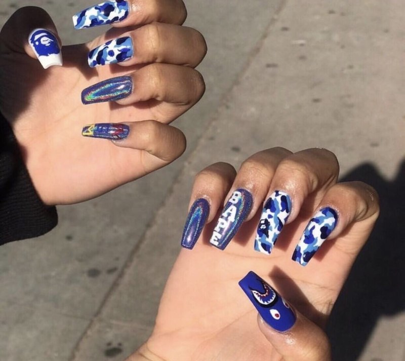 Маникюр белый острый геометрия