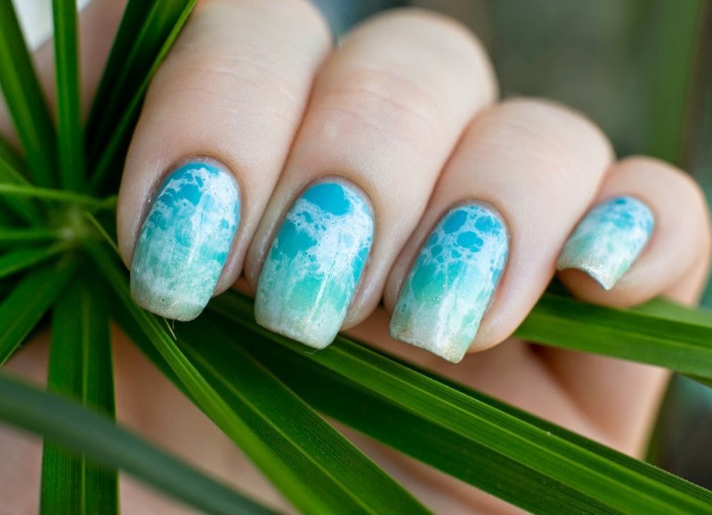 Летний маникюр с кокосом