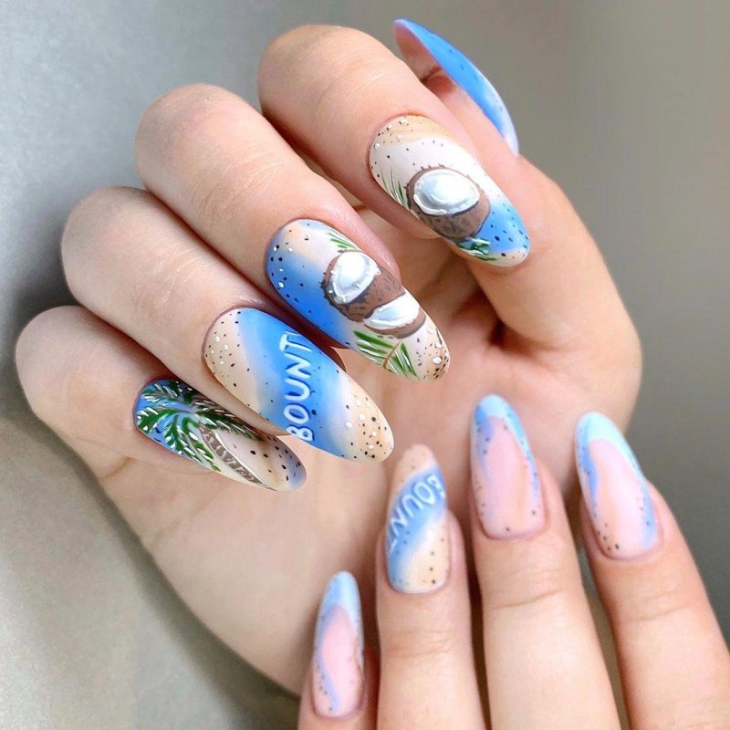 Маникюр с кокосом