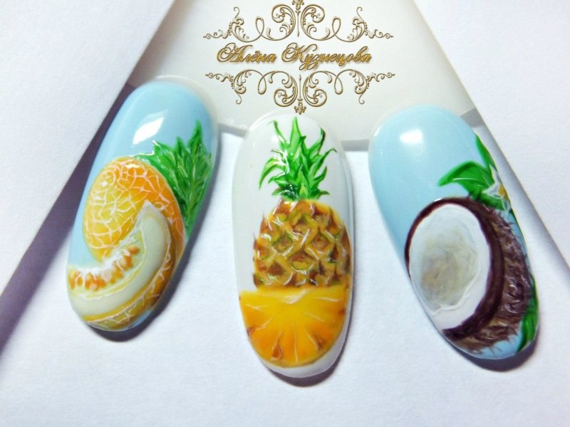 Летний маникюр с кокосом