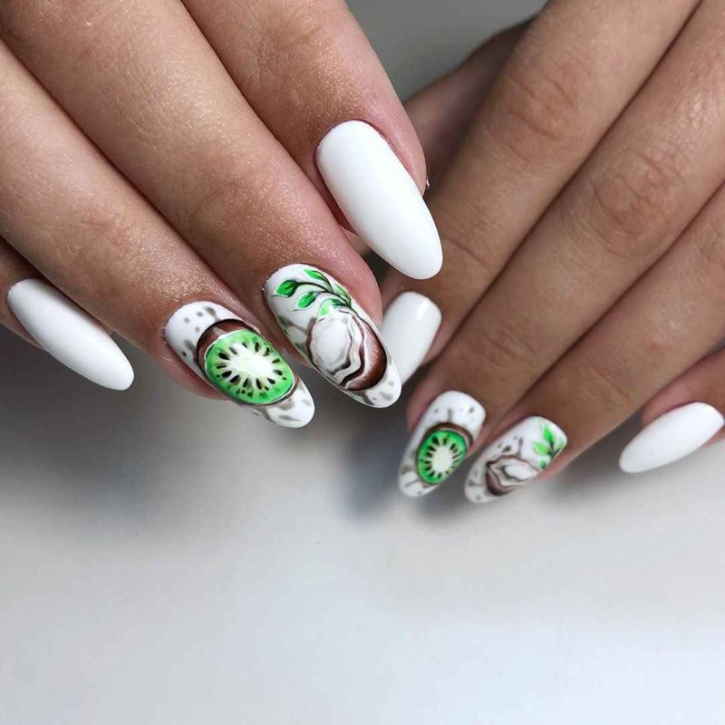 Маникюр с перышком