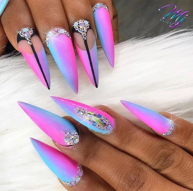 Маникюр стилет неон
